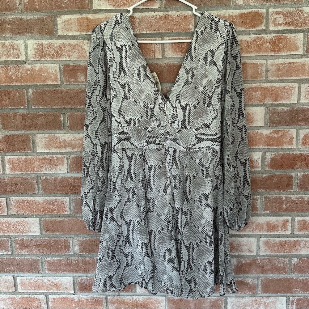 Express Cutout Long Sleeve A Line Dress NEW Women’s Small Gray Snakeskin Print - Picture 7 of 10